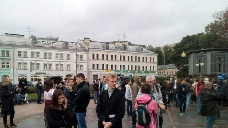Незаконному митингу труба: полиция задерживает последних провокаторов Навального на Трубной