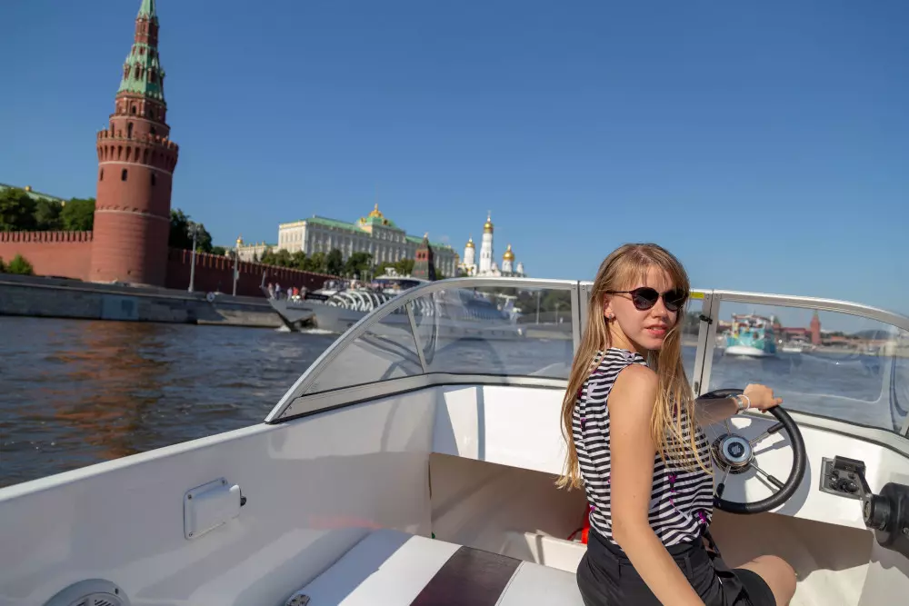Аренда яхты в Москве. Обзор столицы с необычного ракурса