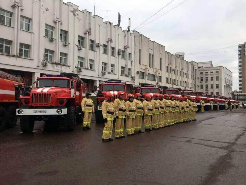 Тамбовским огнеборцам вручили ключи от современных пожарных машин