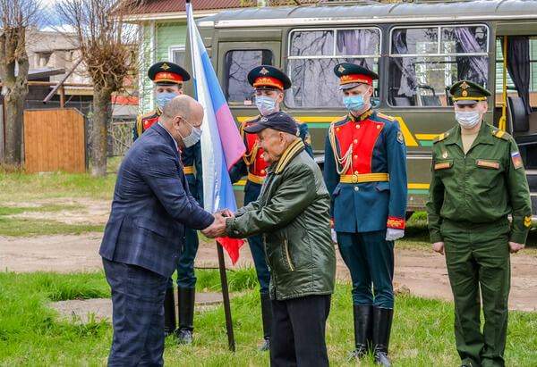 Глава Южского района поздравил ветеранов с Днем Победы