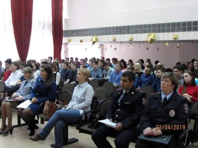 Сотрудники отделения по делам несовершеннолетних Зеленограда приняли участие в профилактической беседе со школьниками