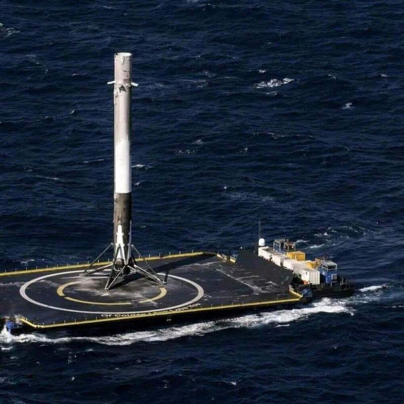 SpaceX посадила ракету на плавучую платформу