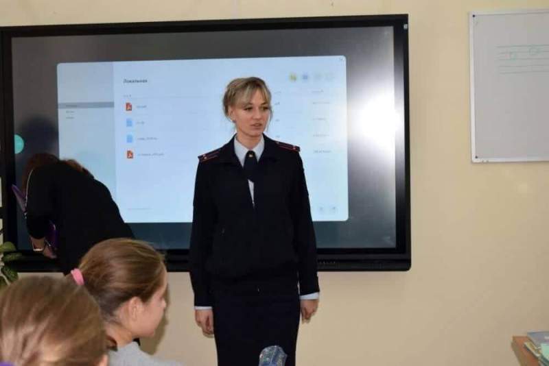 Полиция Зеленограда проводит профилактические беседы со школьниками округа