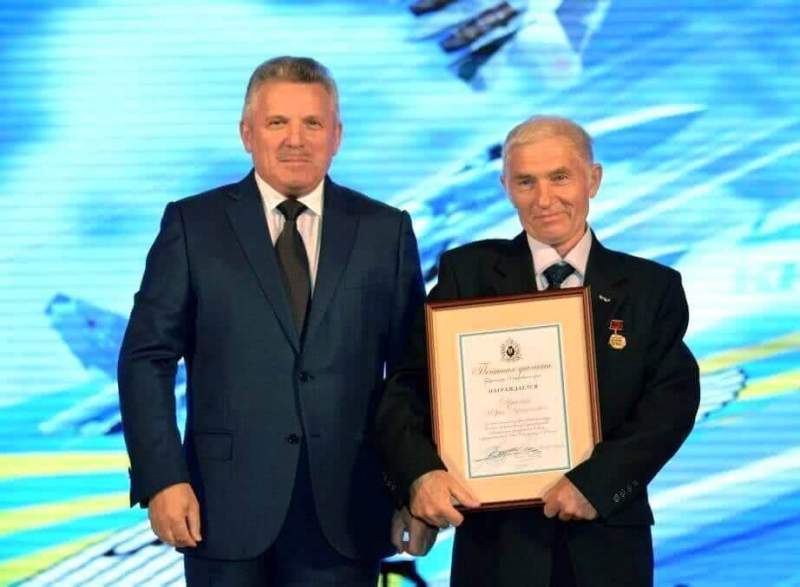 Лучшим авиастроителям Хабаровского края вручены награды Правительства РФ