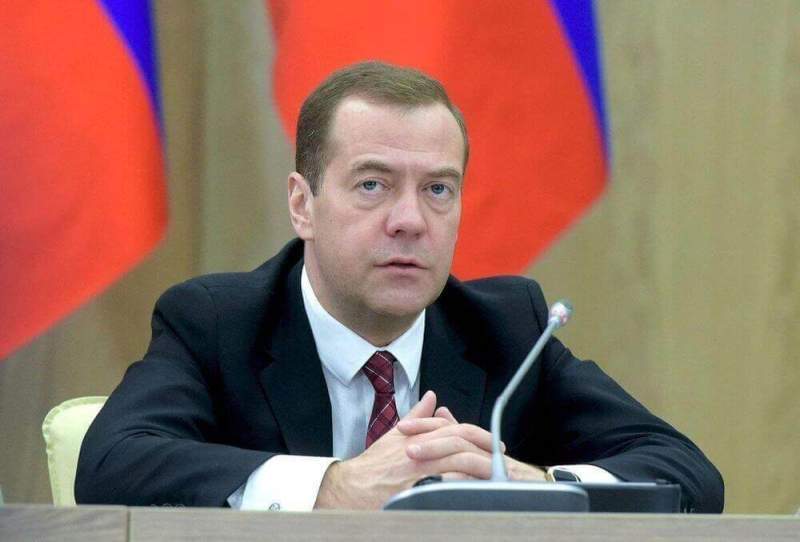 Медведев настаивает на консервативном подходе к бюджету