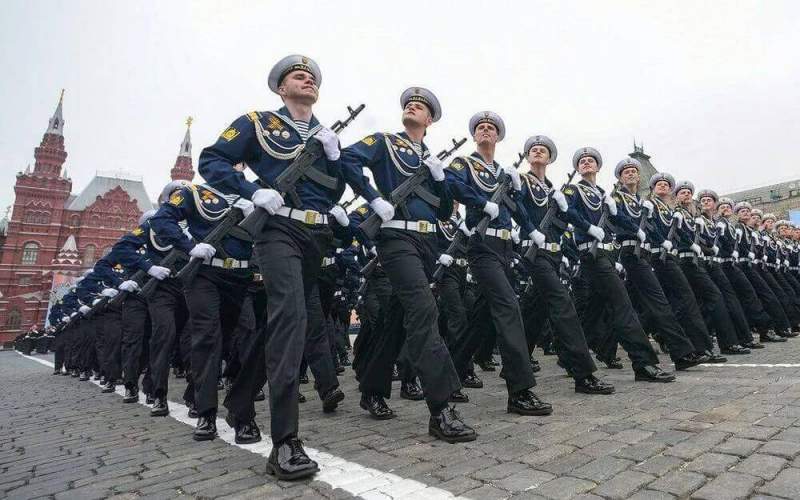 Путин поручил Шойгу начать подготовку к параду в честь 75-летия Победы