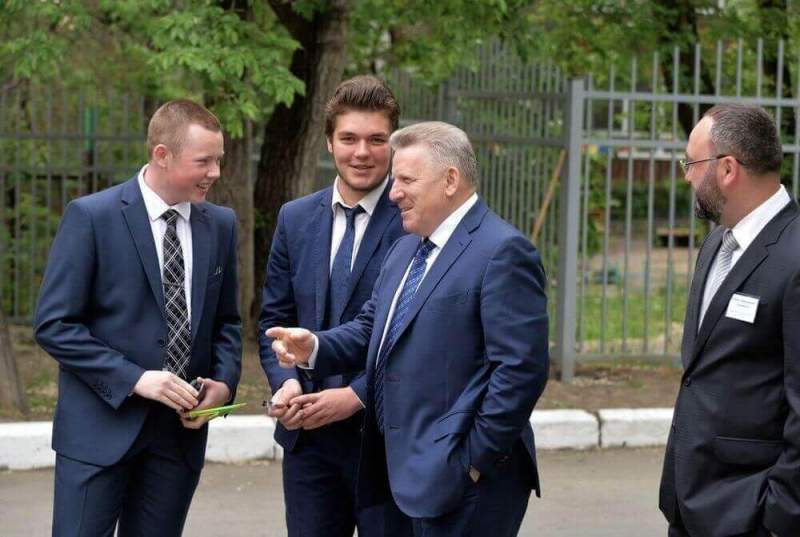 Губернатор Хабаровского края Вячеслав Шпорт посетил один из пунктов проведения ЕГЭ 
