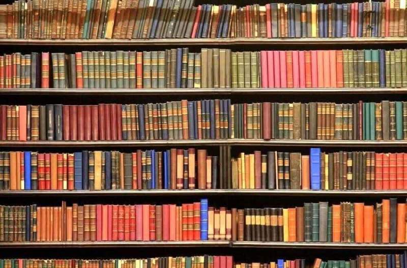 Министерство обороны России подарило библиотекам Хакасии три тысячи новых книг