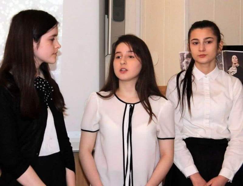 Хасавюртовские школьники встречают весну стихами Фазу Алиевой