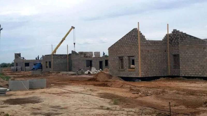 Строительство домов для переселенцев в Наримановском районе