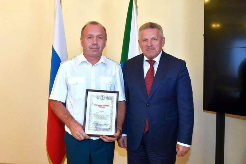 Губернатор Хабаровского края наградил высших офицеров запаса в связи с 99-летием КДВО
