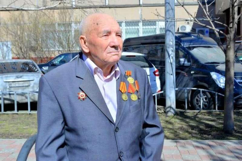 Руководство столичной полиции поздравило ветерана Великой Отечественной войны с Днем Победы