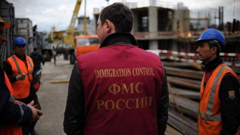 Трудовых мигрантов, въезжающих в РФ, могут обязать сдавать отпечатки пальцев