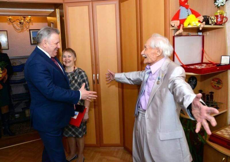 Легендарному летчику Льву Липовичу исполнилось 100 лет