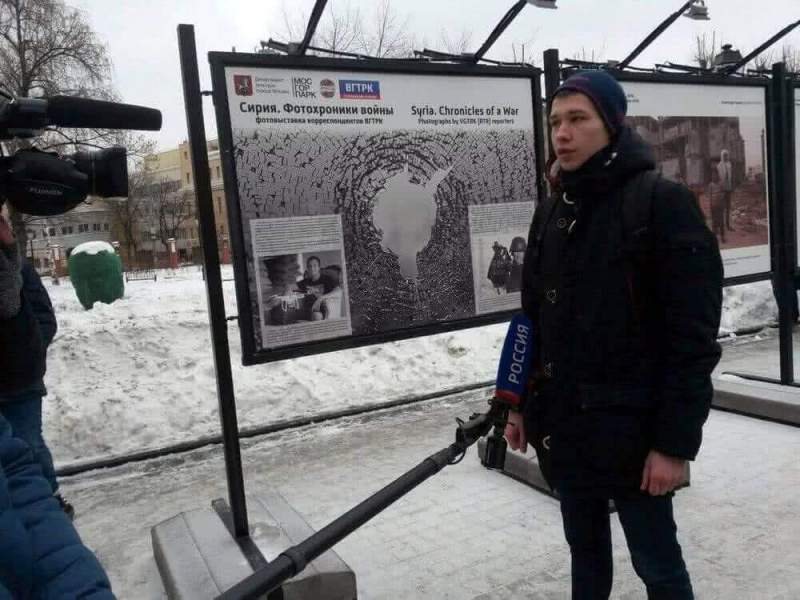 Алексей Зимин посетил фотовыставку «Сирия. Фотохроники войны»