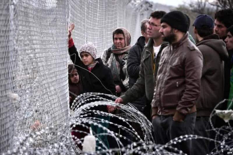 Мигранты ищут выход из Греции