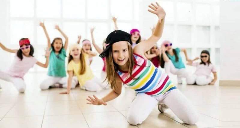 Почему детям полезно заниматься танцами