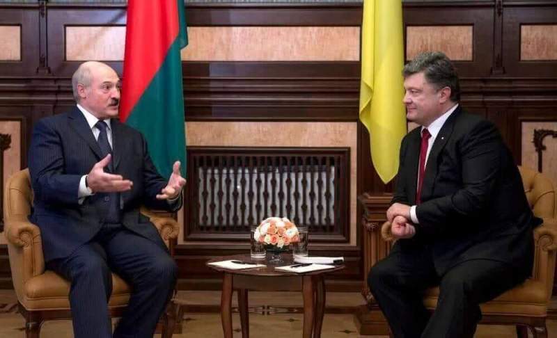 Порошенко поблагодарил Белоруссию за сотрудничество 