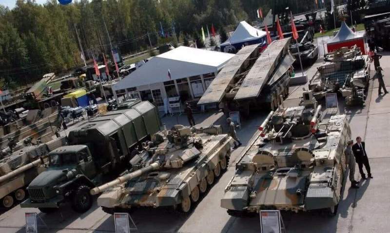 Путин поручил готовиться к переходу на «военные рельсы»