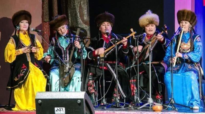 Ансамбль «Айланыс» хакасского театра «Читiген» выступит на главном алтайском празднике