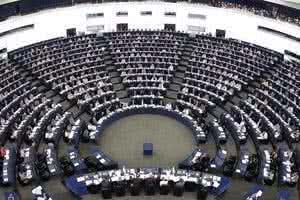 В Европарламенте хотят получить право увольнять 