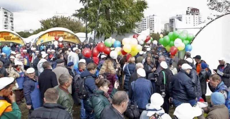 В «лужковском» субботнике участвовали свыше шести тысяч человек