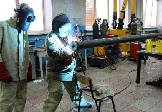 Студенты новосибирского колледжа осваивают новую продукцию металлургического завода