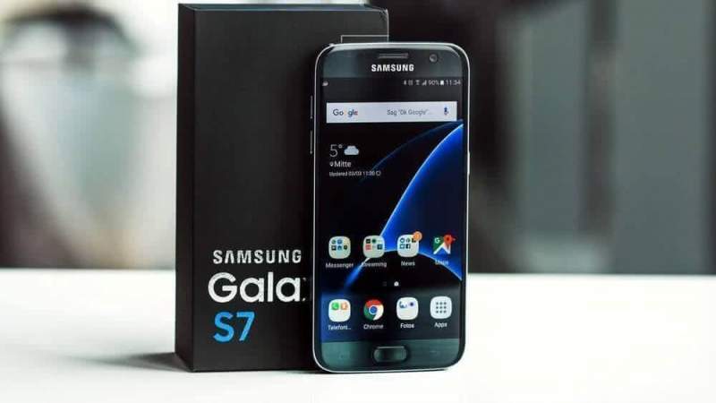 Samsung перенесет презентацию нового смартфона из-за подпортившего репутацию компании Galaxy S7