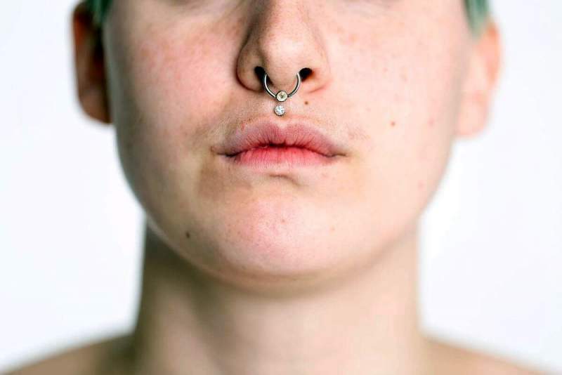 Разновидности пирсинга носа и сережек, подходящих для него