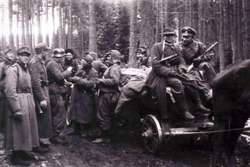 Прибалтийские националисты перешли на сторону Гитлера и выслуживались в качестве карателей