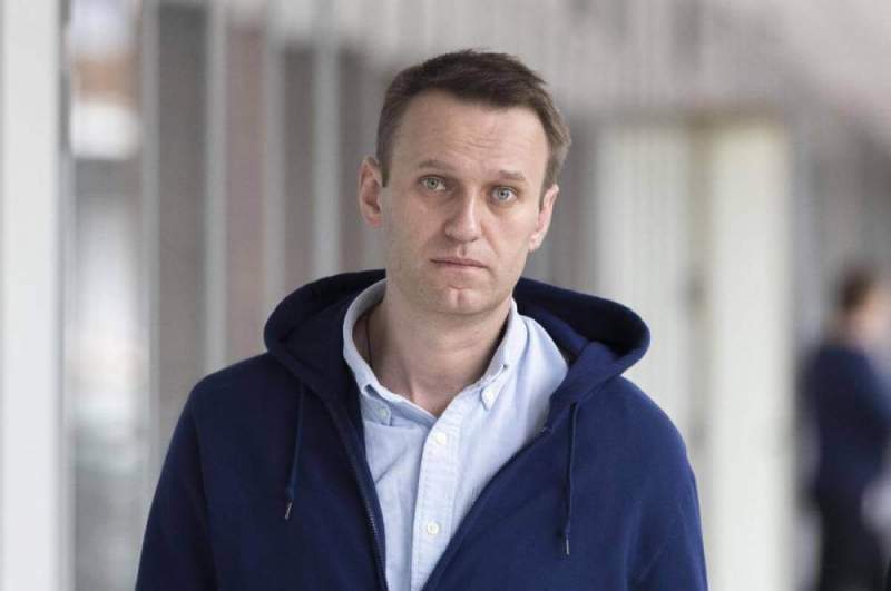 Песков дал комментарии по поводу введенных из-за Навального санкций против России 