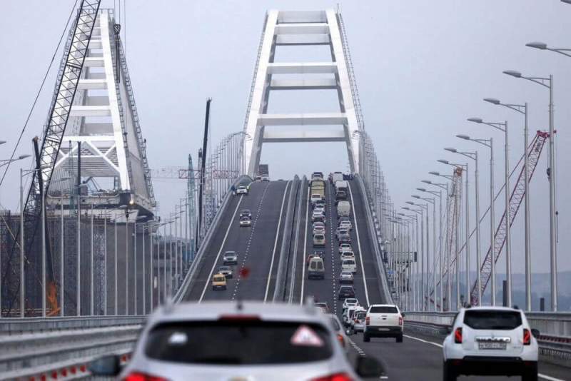 С момента открытия Крымского моста по нему проехали почти 2 миллиона человек