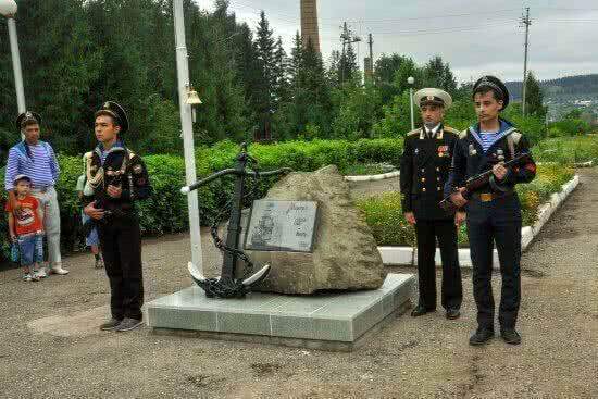 В Туймазинском районе торжественно открыли памятник морякам