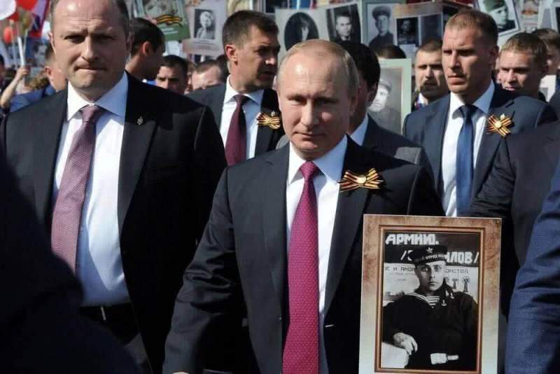 Путин поздравил руководителей СНГ с Днем Победы