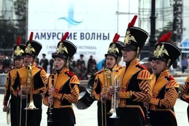 В Хабаровск прибывают первые участники военно-музыкального фестиваля «Амурские волны»