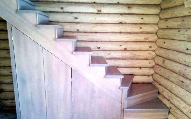 Площадка разворотная из сосны для деревянных лестниц