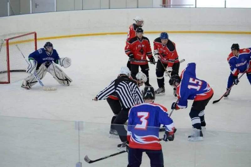 На ледовой арене «Таймыр» прошли матчи по хоккею с шайбой в рамках Дня защитника Отечества