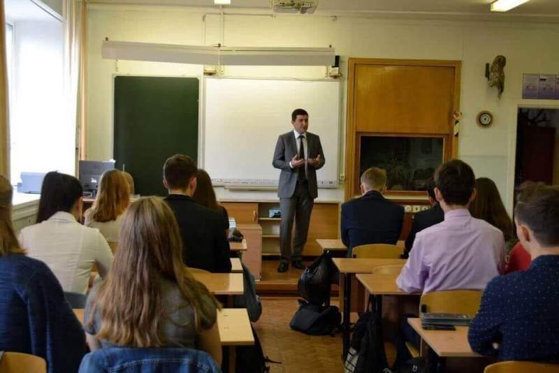 Хабаровские старшеклассники посоветовались с депутатом Госдумы о выборе профессии