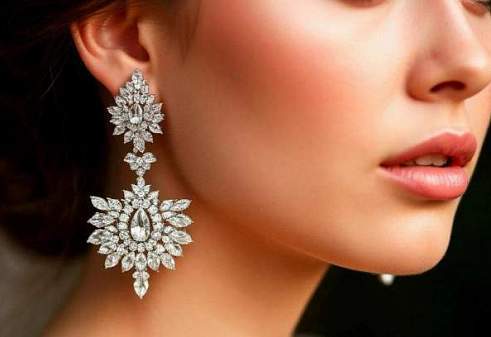 Магия взгляда: как подобрать цветные драгоценные камни в серьгах под оттенок глаз