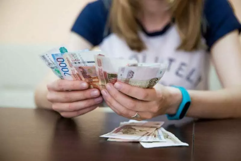 ЦБ предложил обязать банки возмещать средства жертвам мошенников