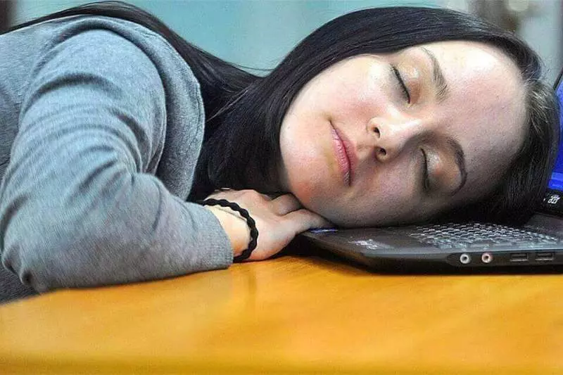 По словам исследователей, недосып оказался еще опаснее