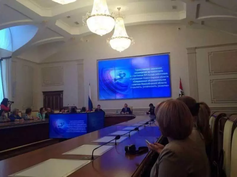 Министр образования Сергей Нелюбов поблагодарил Центр развития профессиональной карьеры