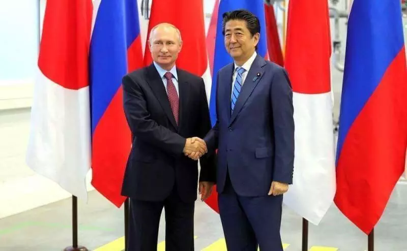 Путин предложил подписать мирный договор с Японией