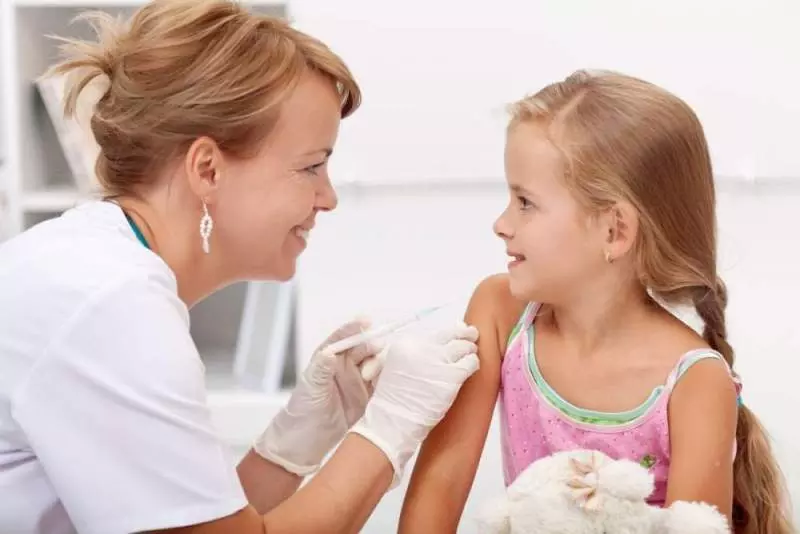 Эксперт предупредил о последствиях отказа вакцинировать детей