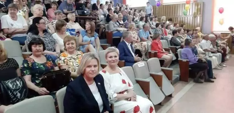 Депутаты ЛДПР поздравили медиков из Самары с профессиональным праздником