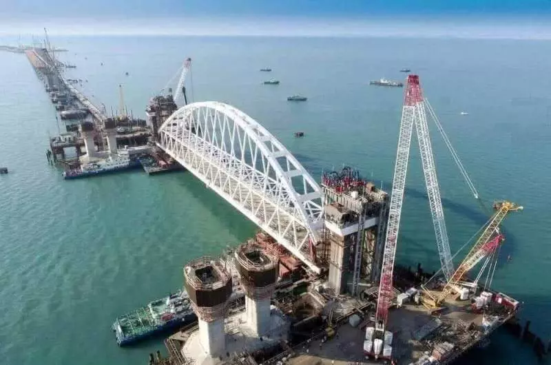 Минтранс РФ: «Движение по Крымскому мосту будет открыто в 2 этапа»