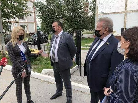 Борис Хохряков и Максим Клец посетили общеобразовательные и дошкольные учреждения Нижневартовска