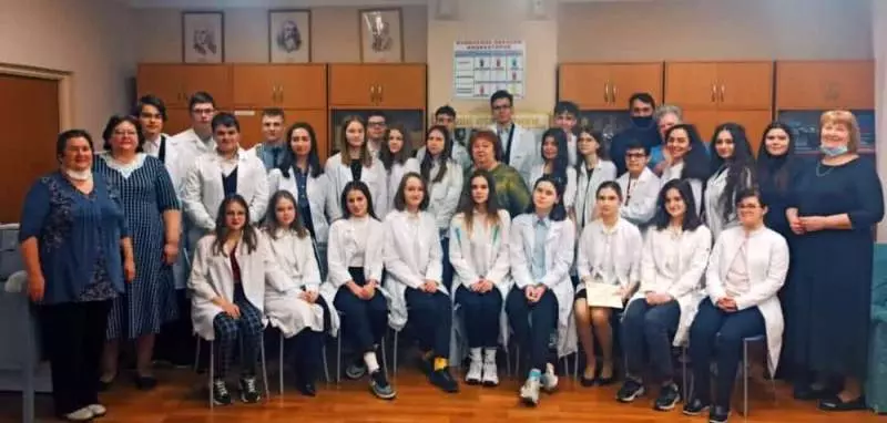 Ученики медкласса школы №1354 произнесли клятву белому халату 