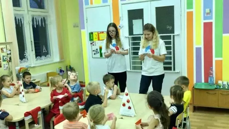 Дети-волонтеры провели в школе № 2025 добрые уроки