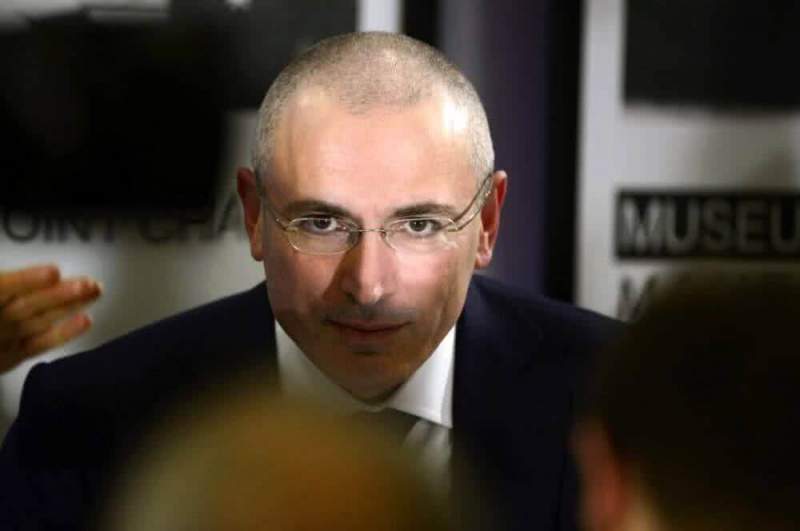 Экс-топ-менеджер «ЮКОСа» помогает бывшему компаньону Ходорковскому переправлять его деньги оппозиции